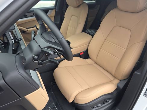 New 2026 Porsche Cayenne AWD/4WD image 5
