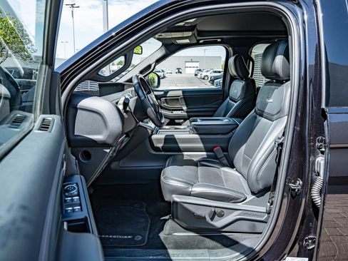 Used 2025 Ford Expedition Max Platinum w/ Stealth Appearance Package AWD/4WD image 31
