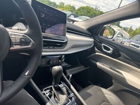 New 2025 Jeep Compass Limited w/ Sun & Sound Group image 24