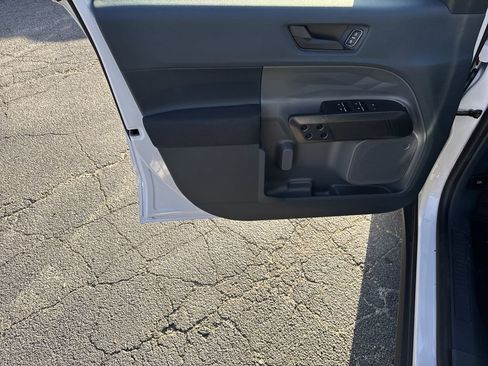 New 2025 Ford Maverick XL image 10