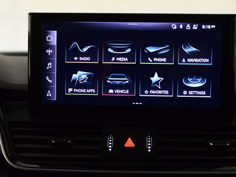 Used 2023 Audi Q5 e Premium w/ Convenience Package image 34