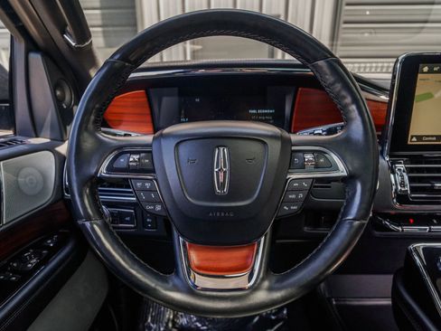 Used 2019 Lincoln Navigator Reserve AWD/4WD image 14