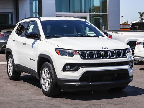 Used 2024 Jeep Compass Latitude AWD/4WD image 3