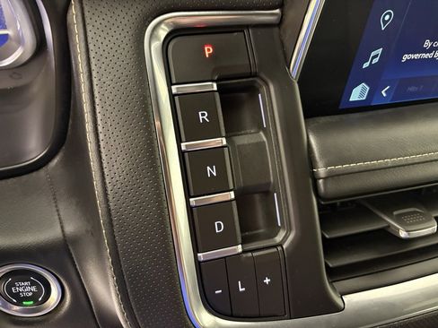 Used 2024 Chevrolet Suburban Premier image 30