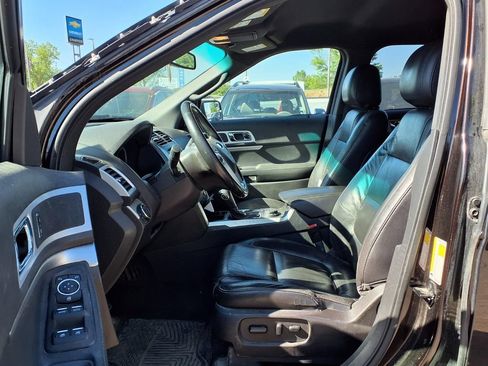 Used 2014 Ford Explorer XLT w/ Equipment Group 202A AWD/4WD image 12