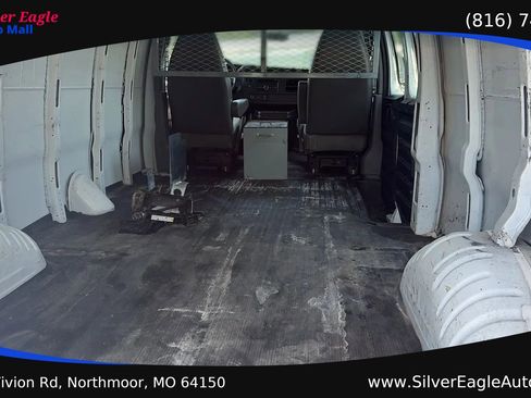 Used 2014 Chevrolet Express 2500 Extended RWD image 10