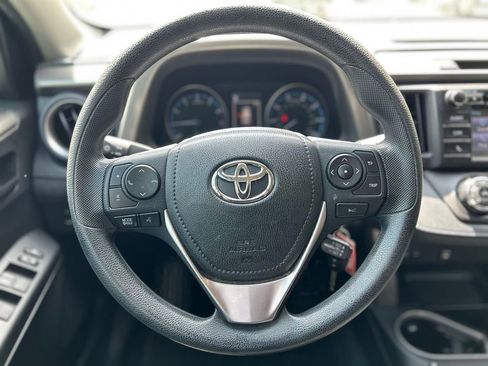 Used 2018 Toyota RAV4 LE image 11