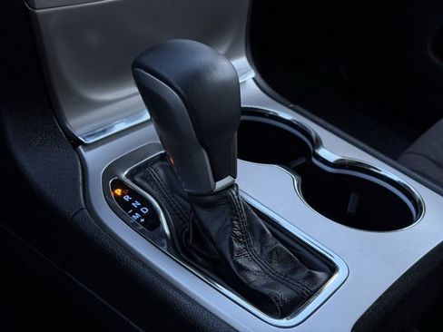 Used 2019 Jeep Grand Cherokee Laredo w/ Security & Convenience Group image 29