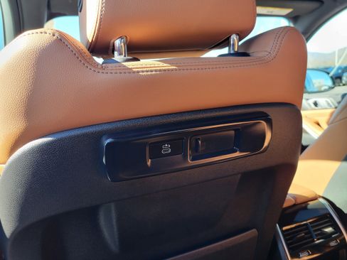 Used 2021 BMW X5 xDrive40i w/ Convenience Package image 33