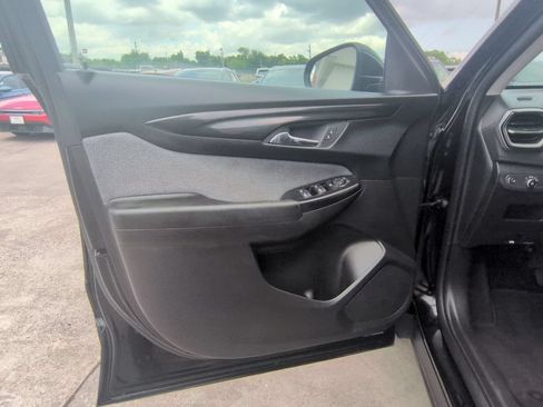 Used 2025 Chevrolet TrailBlazer LT AWD/4WD image 11