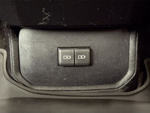 Used 2022 Toyota Highlander LE image 33