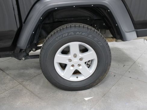 Used 2023 Jeep Gladiator Sport image 34