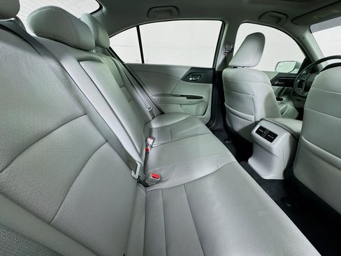 Used 2017 Honda Accord EX-L image 32