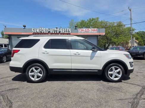 Used 2016 Ford Explorer XLT w/ Equipment Group 202A AWD/4WD image 3