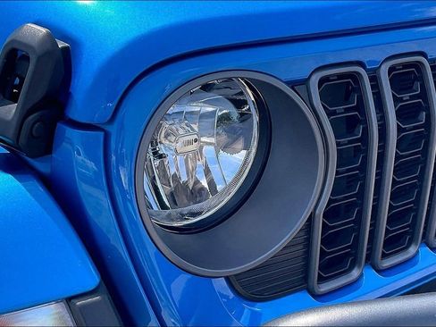 Used 2025 Jeep Gladiator Sport AWD/4WD image 33