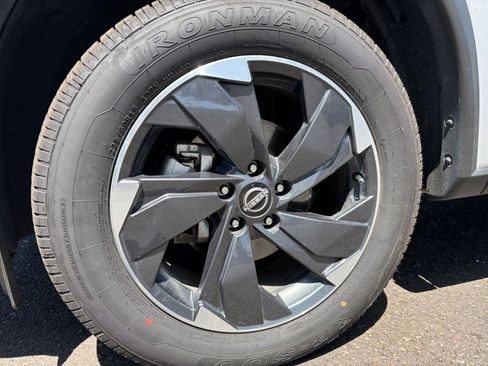 Used 2025 Nissan Rogue SV AWD/4WD image 33