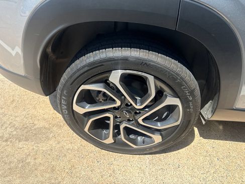 Used 2024 Chevrolet Trax RS w/ Sunroof Package FWD image 10