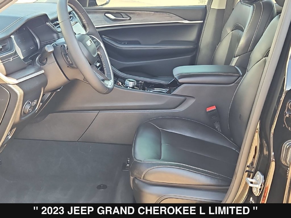 Used 2023 Jeep Grand Cherokee L Limited AWD/4WD image 11