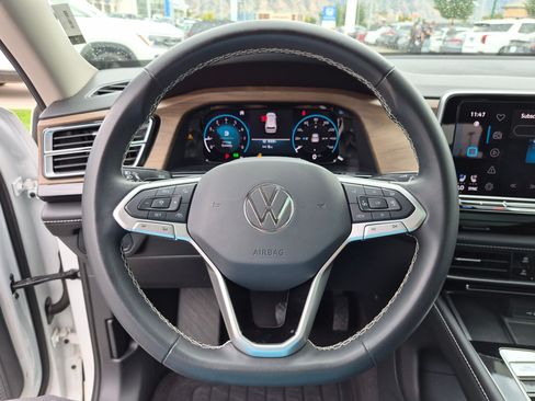 Used 2024 Volkswagen Atlas SE w/ Panoramic Sunroof Package AWD/4WD image 20