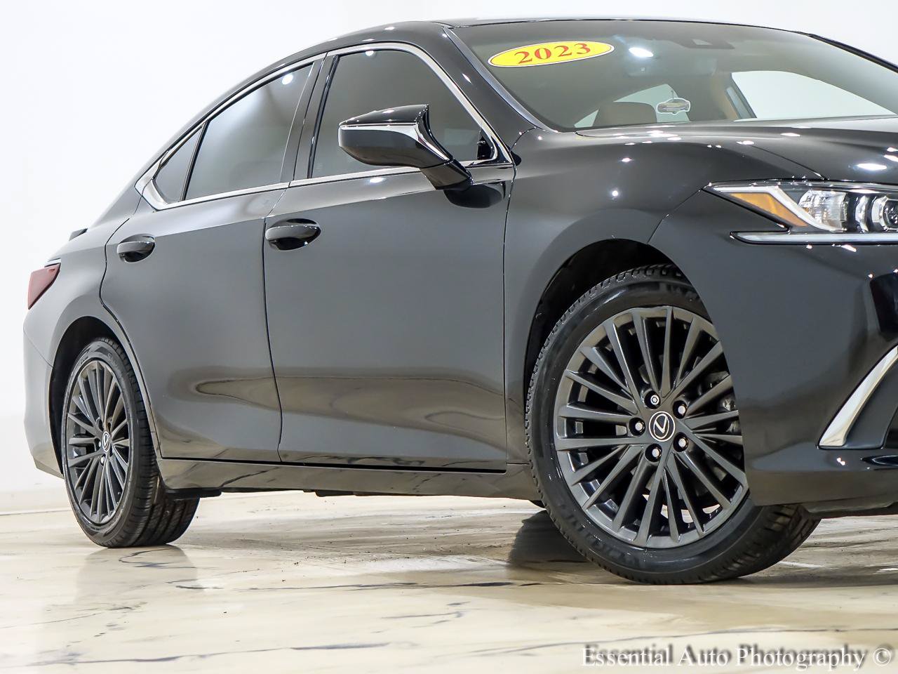 Used 2023 Lexus ES 350 w/ Premium Package FWD image 4