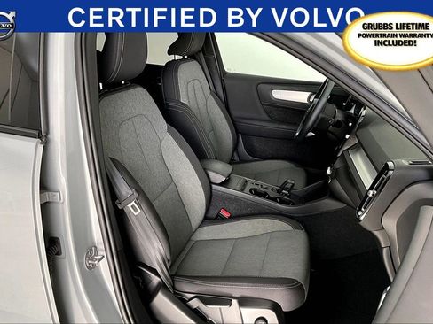 Used 2024 Volvo XC40 B5 Core image 11
