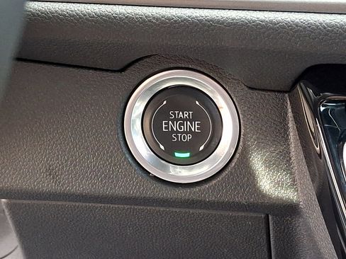 Used 2025 Chevrolet Traverse LT w/ Enhanced Driving Package FWD image 23