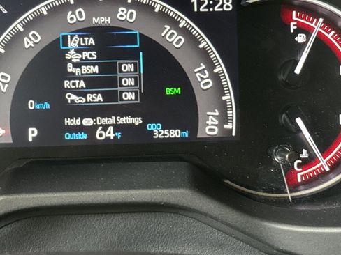 Used 2024 Toyota RAV4 XLE FWD image 35