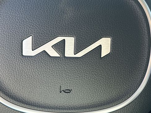 New 2026 Kia Carnival EX FWD image 22