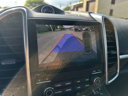 Used 2018 Porsche Cayenne image 23