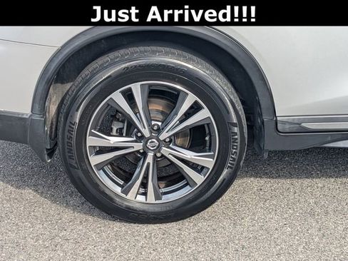 Used 2018 Nissan Rogue SL w/ Premium Package image 11