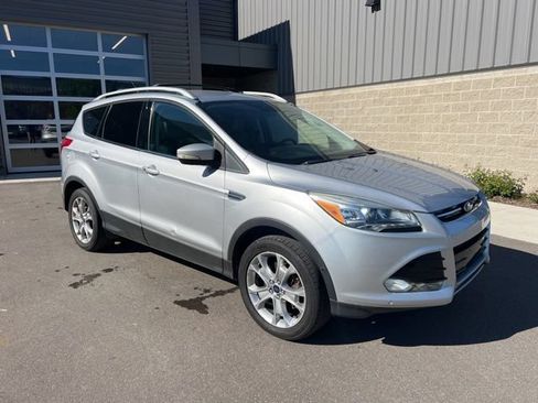 Used 2016 Ford Escape Titanium w/ Equipment Group 301A AWD/4WD image 3