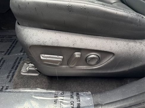 Used 2024 Toyota Highlander XLE AWD/4WD image 39