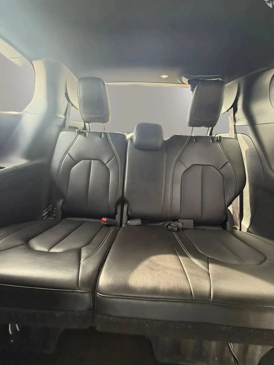 Used 2025 Chrysler Pacifica Select FWD image 19