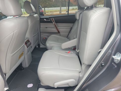Used 2013 Toyota Highlander Limited image 18