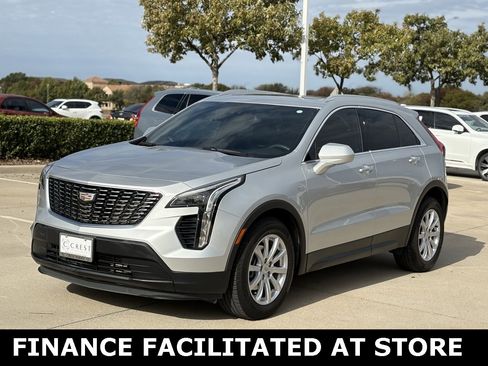 Used 2022 Cadillac XT4 Luxury w/ Cold Weather Package image 3