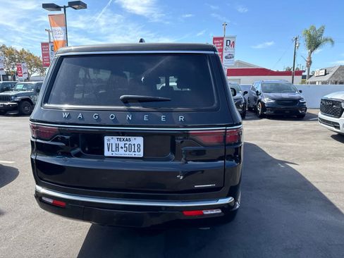 Used 2024 Jeep Wagoneer L Series II w/ Flexible Seating Group RWD image 17
