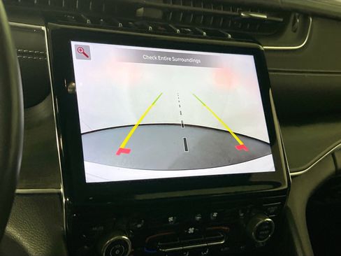 Used 2022 Jeep Grand Cherokee Overland w/ Luxury Tech Group IV image 14