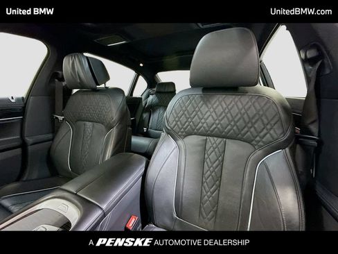 Used 2022 BMW 740i w/ M Sport Package RWD image 5
