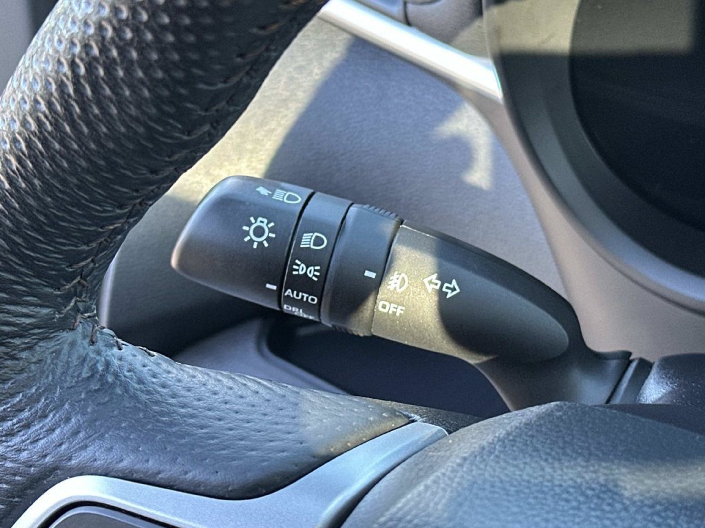 Used 2025 Toyota Sienna Platinum AWD/4WD image 35