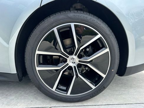 Used 2025 Porsche Panamera RWD image 38