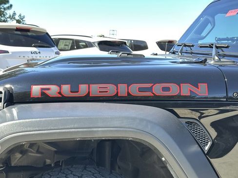 Used 2023 Jeep Gladiator Rubicon w/ Cold Weather Group image 13