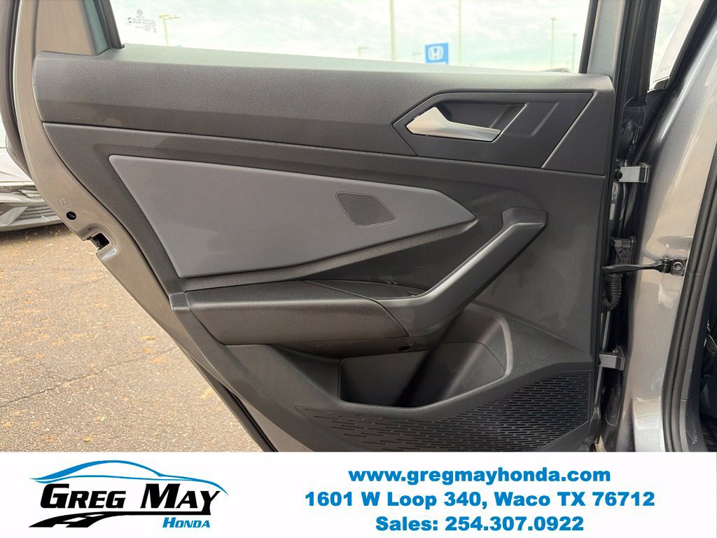 Used 2025 Volkswagen Jetta SE FWD image 17