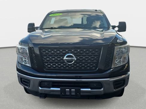 Used 2019 Nissan Titan SV w/ SV Convenience Package image 2