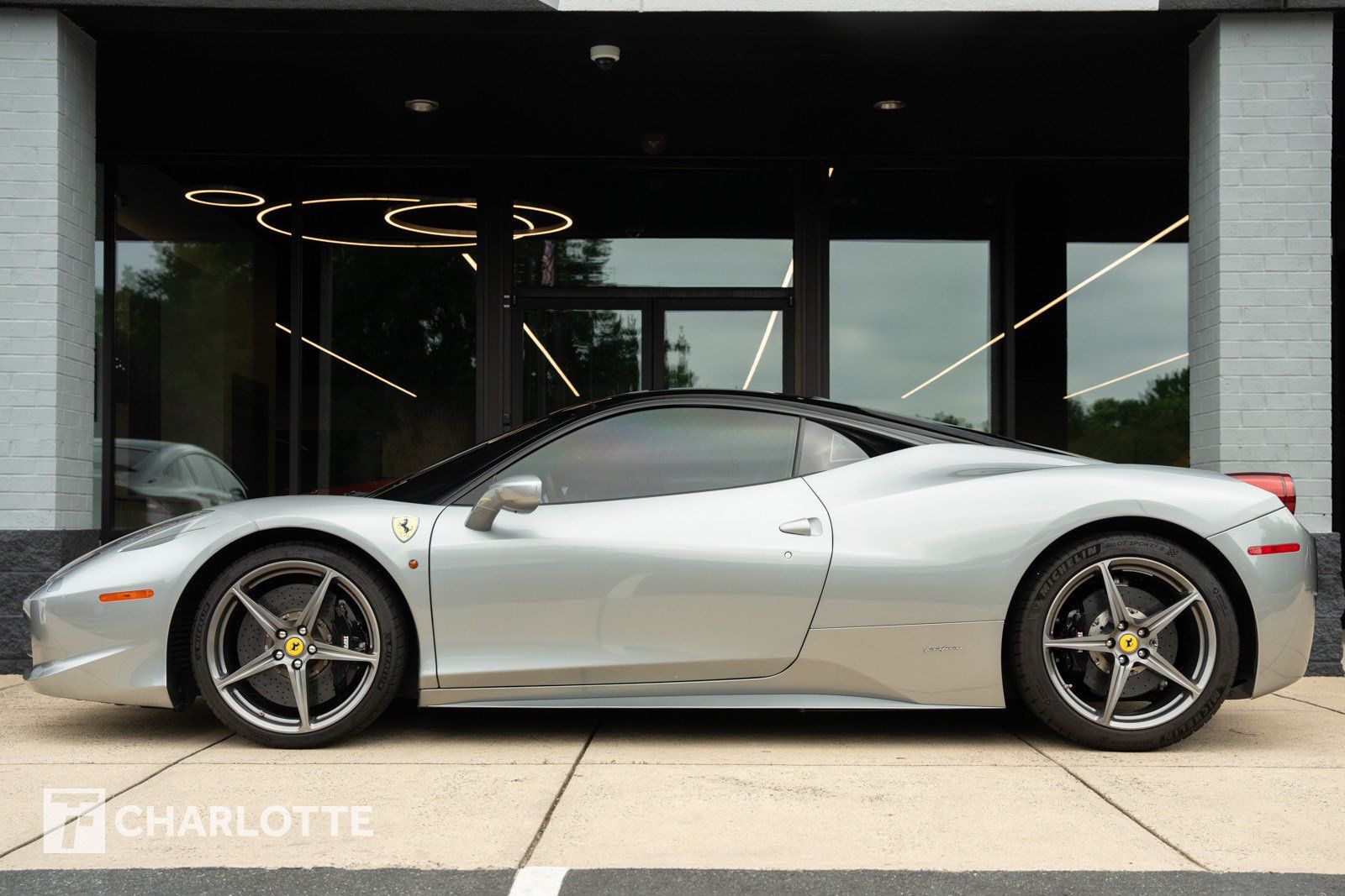 Used 2011 Ferrari 458 Italia Coupe RWD image 1