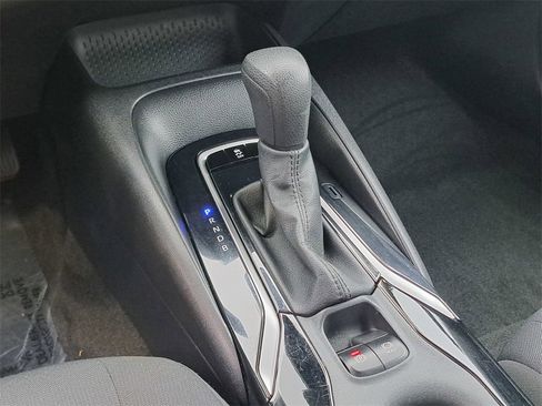 Used 2022 Toyota Corolla LE image 11
