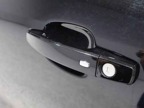 Used 2022 Chevrolet Trax LT w/ Premium Seat Package image 9