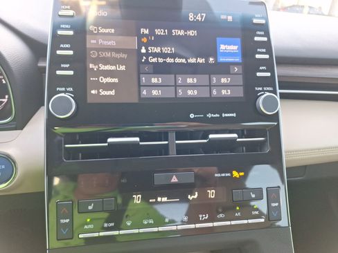 Used 2021 Toyota Avalon XLE image 28