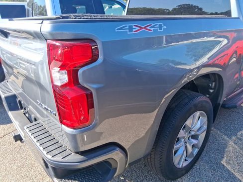 Used 2020 Chevrolet Silverado 1500 Custom w/ Custom Value Package AWD/4WD image 8
