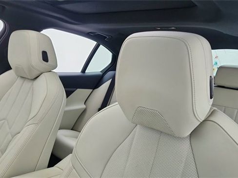 Used 2025 BMW 530i image 33