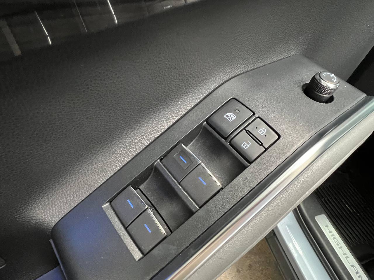 Used 2021 Toyota Highlander Limited AWD/4WD image 30